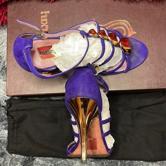 Luxury Rebel Suede Stiletto Pumps  , Size 8.0 - Picture 4 of 6